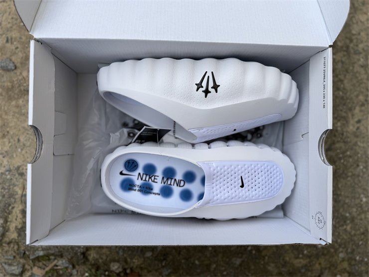 Claquettes Nike x NOCTA Alien Mule – Mules Gris Clair & Blanc Streetwear